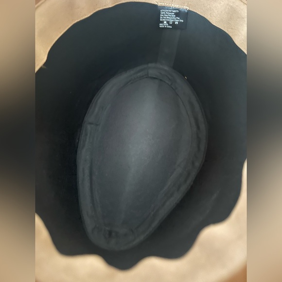 Women’s Hat - Picture 4 of 5